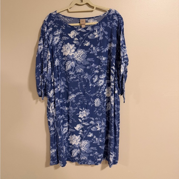 H&M Dresses & Skirts - H&M Blue Floral shift dress